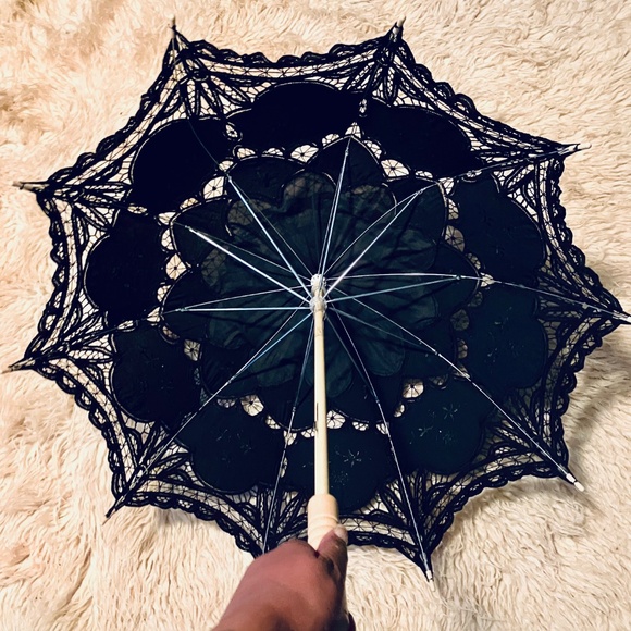 1920s-Style Black Battenberg Lace Parasol with Wood/ Metal Hardware - Picture 2 of 7